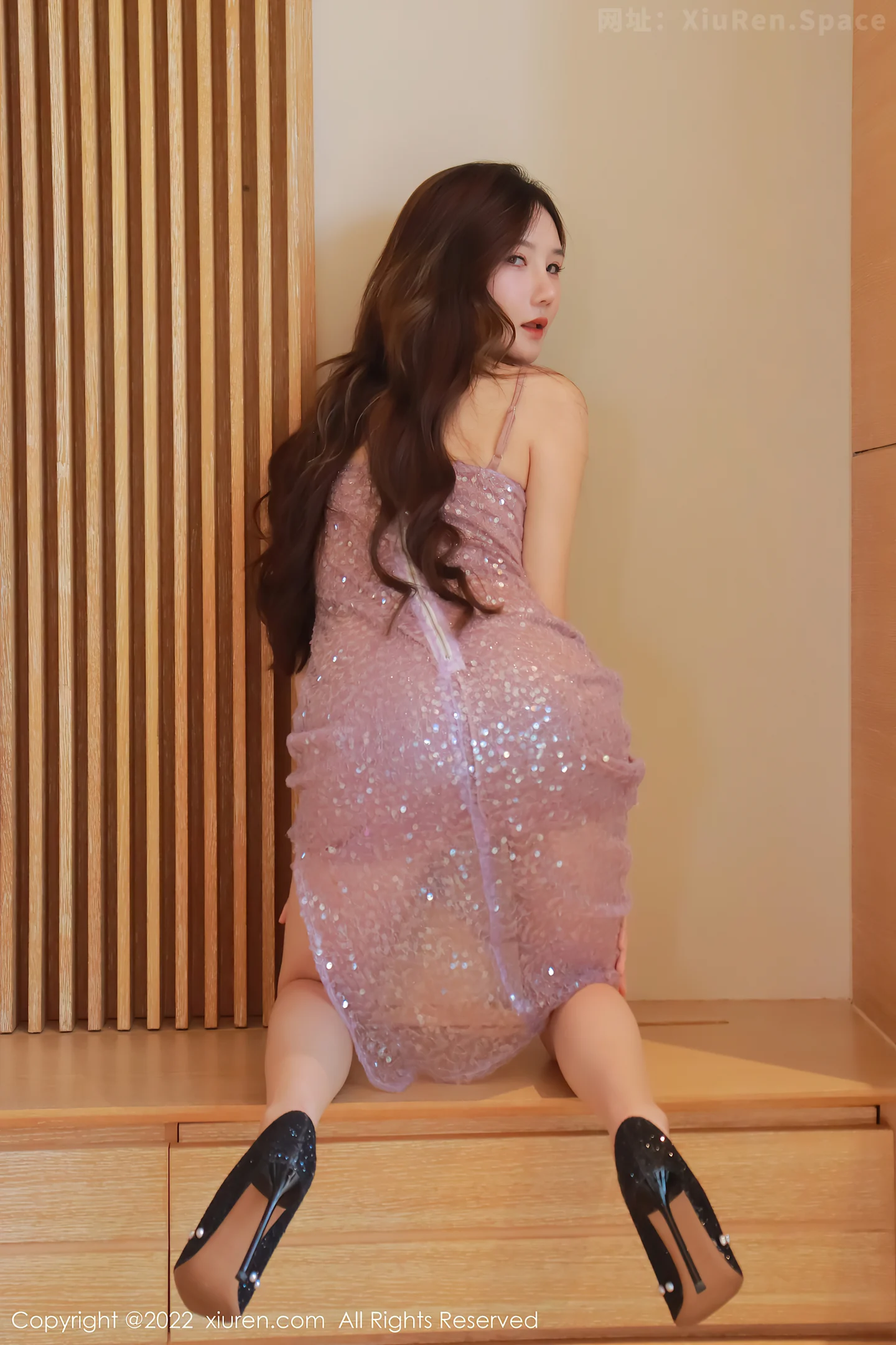 图片[6]-[XiuRen秀人网] VOL.5508 模特古月小同学私房性感紫色吊带长裙秀白嫩美腿迷人诱惑写真60P-秀人网官方网站